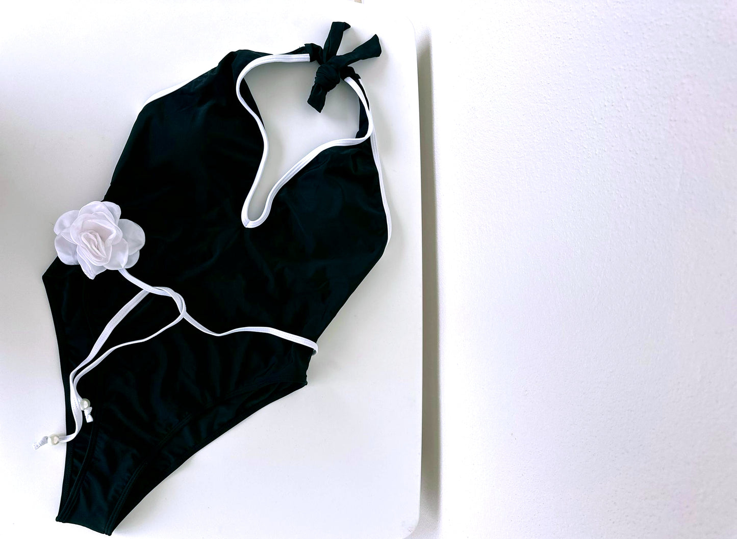 One Piece Black and White Contrast Swimsuit